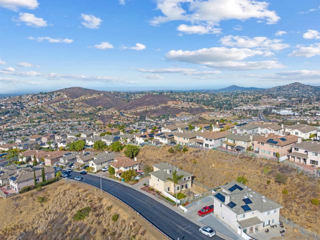 2168 Pointe Parkway, Spring Valley CA: https://media.crmls.org/mediaz/efb39cc2-8f13-42df-ba3c-ccce1156e877.jpg
