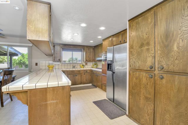 918 Carpenter Rd, Oakley CA: https://media.crmls.org/mediaz/efb3f05e-5a0c-4695-aaaa-5d2440a007bc.jpg
