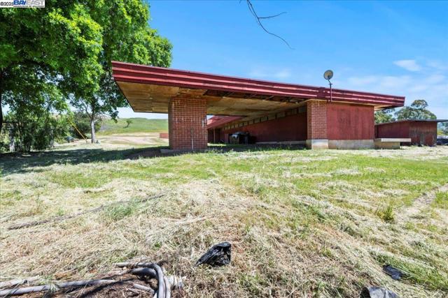 6400 Mines Rd, Livermore CA: https://media.crmls.org/mediaz/efb42634-6e1c-4e63-89c2-4a52ec769e6b.jpg