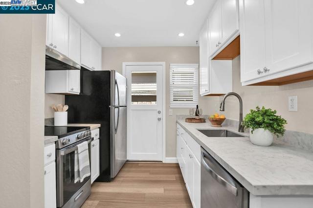 164 Gilbert Ct, Martinez CA: https://media.crmls.org/mediaz/efb46400-a8e1-4e62-ac90-91bc70e126a8.jpg