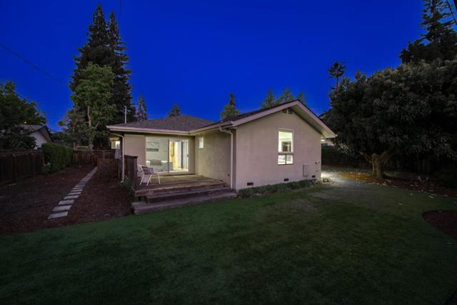 171 E Creek Drive, Menlo Park CA: https://media.crmls.org/mediaz/efb4a1e4-4bb6-494a-a381-4299e15880a9.jpg