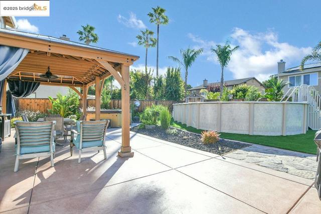 596 Toscanna Court, Brentwood CA: https://media.crmls.org/mediaz/efb58279-b28f-4e54-a682-a4bffe665aa0.jpg