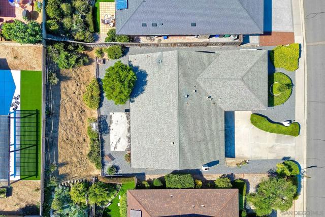 12581 Lomica Ave, San Diego CA: https://media.crmls.org/mediaz/efb597e2-4b0e-4d16-b366-0b06fbdb4d52.jpg