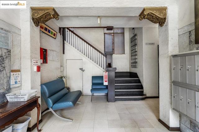 498 25th Street, Oakland CA: https://media.crmls.org/mediaz/efb59cfe-05f9-4336-a4da-2958113cd2c8.jpg