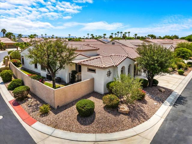 40426 Calle Estela, Indio CA: https://media.crmls.org/mediaz/efb64458-b0fe-4c12-8e0e-704c09df62ac.jpg