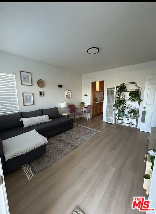 2415 Arizona Avenue, Santa Monica CA: https://media.crmls.org/mediaz/efb6864f-4711-4067-89e5-431c9c03051a.jpg