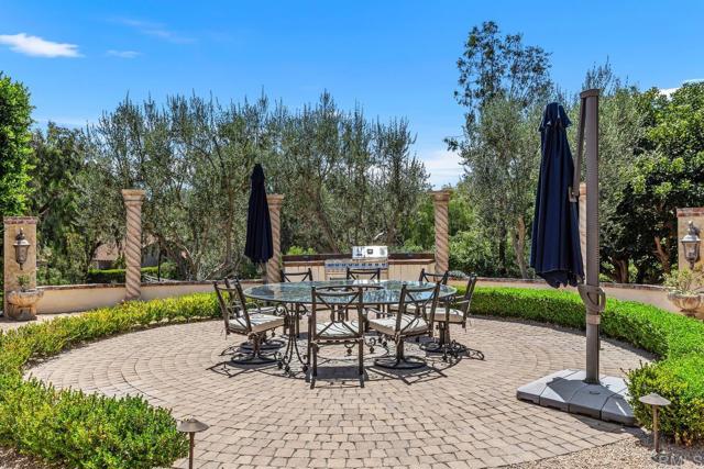 3433 Western Springs Rd, Encinitas CA: https://media.crmls.org/mediaz/efb6d20c-387b-4fc4-a1c7-13dde637b88c.jpg