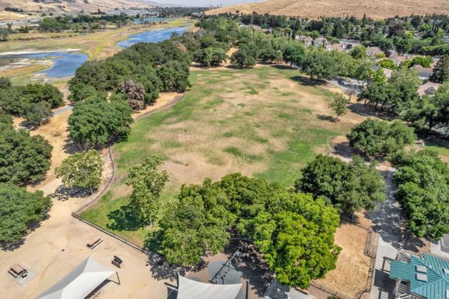 6901 Rodling Drive, San Jose CA: https://media.crmls.org/mediaz/efb6da25-a353-4d62-8e7b-223ea0f9990a.jpg