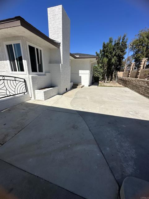 3007 Shelby Dr, National City CA: https://media.crmls.org/mediaz/efb86944-3ea4-4e91-9dee-a6f89d940156.jpg