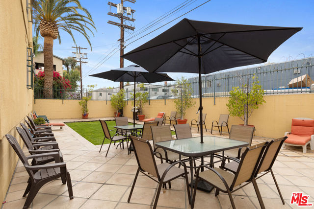 947 W 30th Street, Los Angeles CA: https://media.crmls.org/mediaz/efb9c62a-a283-49ed-be4d-b43d0559336f.jpg