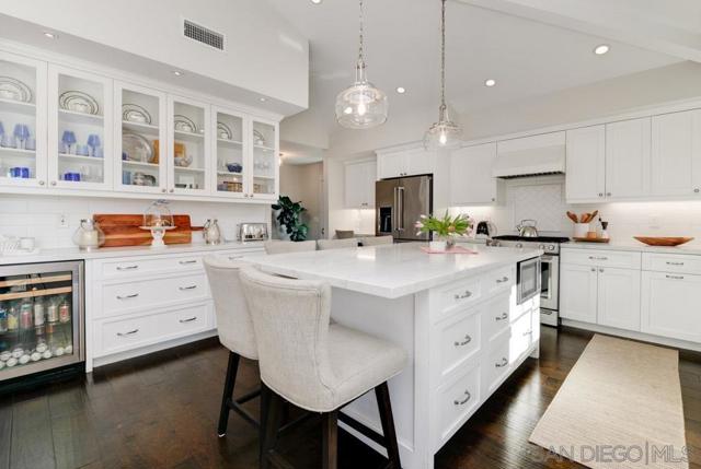 455 J Ave, Coronado CA: https://media.crmls.org/mediaz/efba8e49-ec4b-4fcf-81df-e061d4172bde.jpg