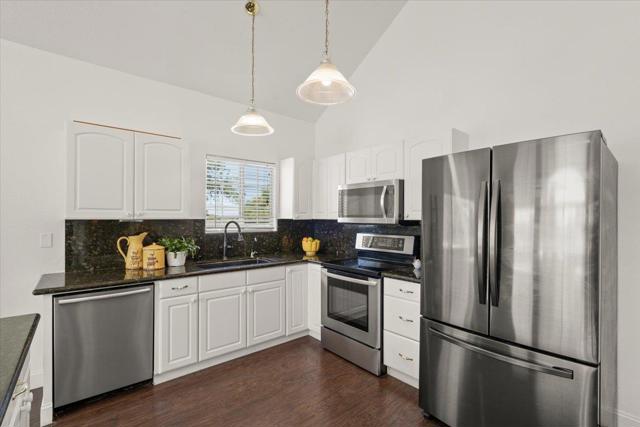1080 Spring Grove Road, Hollister CA: https://media.crmls.org/mediaz/efbb5f95-33ac-4b3c-aec9-7d23b0c02e11.jpg