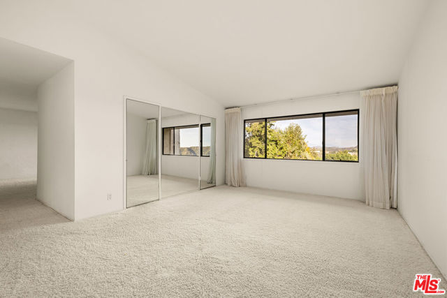 2548 Angelo Drive, Los Angeles CA: https://media.crmls.org/mediaz/efbba084-1b0a-4a22-a0ed-f35be760dad1.jpg