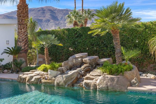 71653 Mirage Road, Rancho Mirage CA: https://media.crmls.org/mediaz/efbbabf9-2241-4317-98da-7352e947297e.jpg