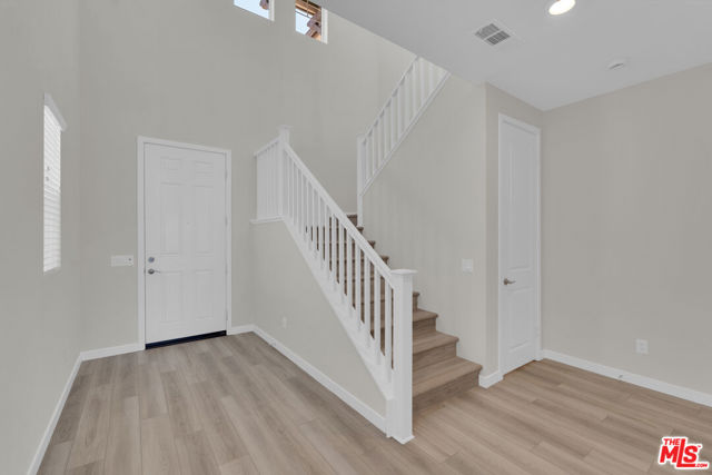23755 Orange Blossom Drive, Newhall CA: https://media.crmls.org/mediaz/efbbd078-8dee-496e-9e18-5bcad52ad262.jpg