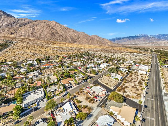 2670 Junipero Avenue, Palm Springs CA: https://media.crmls.org/mediaz/efbbd903-c0af-4d81-9a52-0f193a3dd67b.jpg