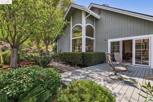 1037 Silverhill Dr, Lafayette CA: https://media.crmls.org/mediaz/efbcc6c3-310b-4677-8b96-c230f80702e4.jpg