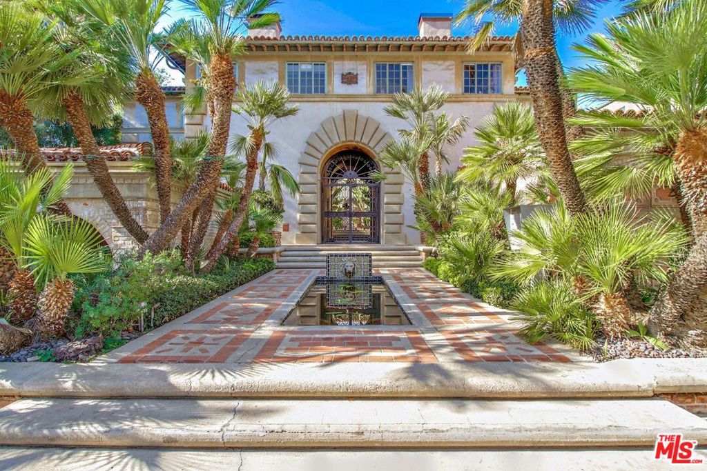 1355 N LAUREL Avenue #2