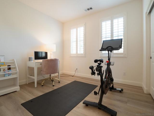 1904 Avenida Senecio, Chula Vista CA: https://media.crmls.org/mediaz/efbdf73a-2a0a-4999-b295-6d1547f7042b.jpg