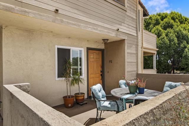 5037 Los Morros Way, Oceanside CA: https://media.crmls.org/mediaz/efbe92aa-1bc0-4231-bfb2-ef31df4d2179.jpg