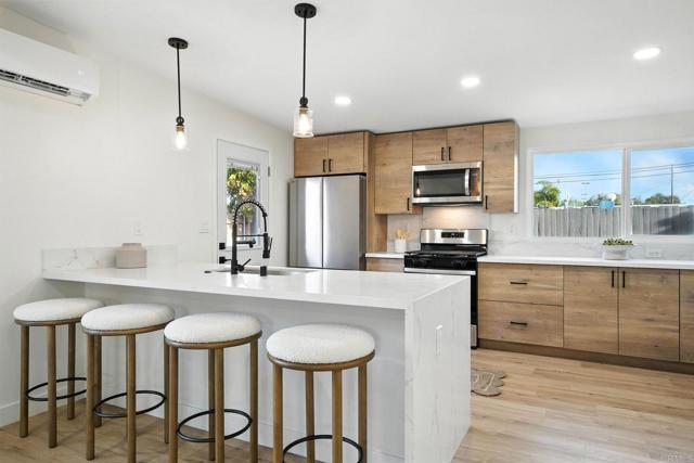 Detail Gallery Image 5 of 27 For 1143 Hemlock Ave, Imperial Beach,  CA 91932 - 3 Beds | 2 Baths