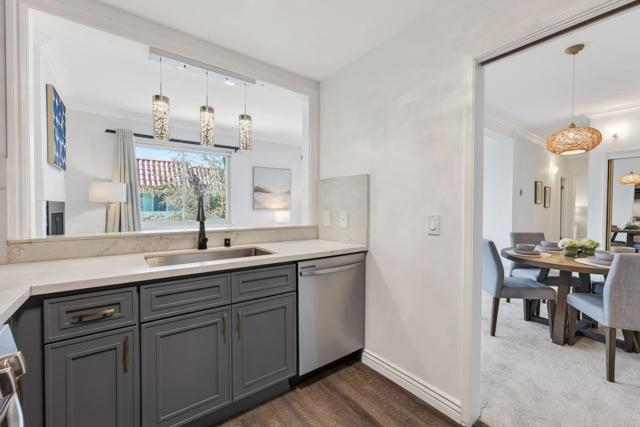 35 28th Avenue, San Mateo CA: https://media.crmls.org/mediaz/efbee119-6956-4629-95a6-3c77f1d42593.jpg