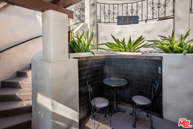 769 Bonita Drive, South Pasadena CA: https://media.crmls.org/mediaz/efbf4e6d-0a0e-4e90-bf45-b4ff74100962.jpg