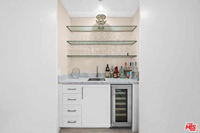 10430 Wilshire Boulevard, Los Angeles CA: https://media.crmls.org/mediaz/efbf7dc2-9e35-4d90-9a37-567074193df9.jpg