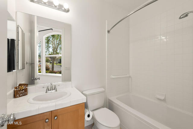 13290 Red Bird Court, Moorpark CA: https://media.crmls.org/mediaz/efbfa7e4-03fc-4706-a02d-a9f96b091766.jpg