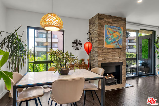 7300 Franklin Avenue, Los Angeles CA: https://media.crmls.org/mediaz/efbfb60e-78d9-4a17-a9a6-31e029d8a6a3.jpg