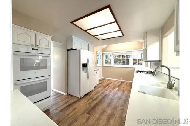 920 Country Club, Coronado CA: https://media.crmls.org/mediaz/efc059e0-9e08-46bd-b1ba-010411b9d0cb.jpg