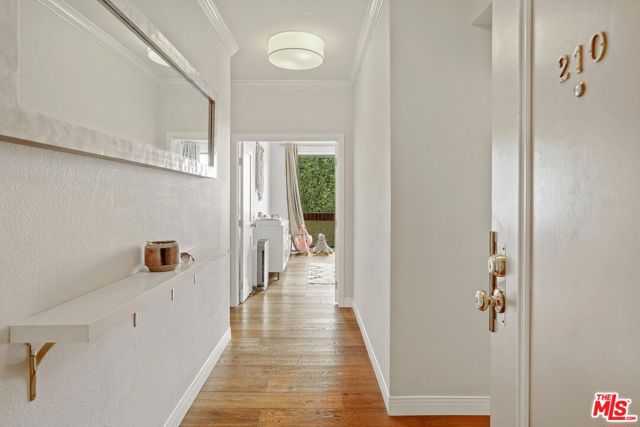 14115 Moorpark Street, 210 photo 6