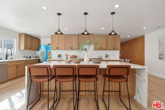 4656 Greenbush Avenue, Sherman Oaks CA: https://media.crmls.org/mediaz/efc0dd84-b8a8-4d83-8423-d449fd27081d.jpg