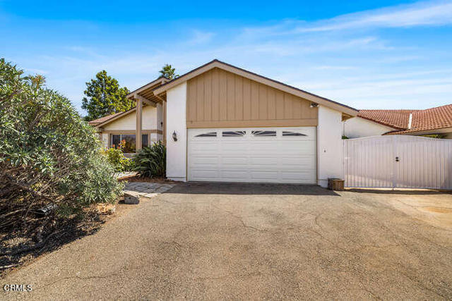 1942 Chalon Street, Newbury Park CA: https://media.crmls.org/mediaz/efc11a72-730e-4134-a149-6fe707520e0f.jpg