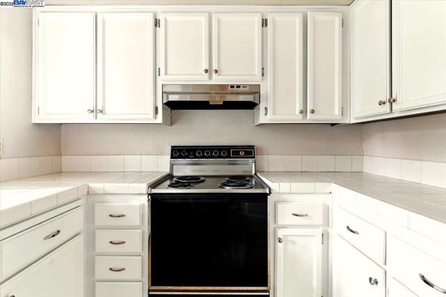 2437 Sebastopol Ln, Hayward CA: https://media.crmls.org/mediaz/efc11dad-f5b1-43ce-9c5a-2f1a0f8fa1b0.jpg