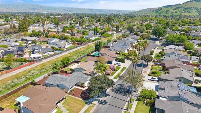 711 Los Huecos Drive, San Jose CA: https://media.crmls.org/mediaz/efc14f91-1bec-4e1c-adbb-34addf53f693.jpg