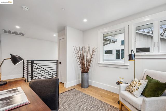 2312 Eighth St, Berkeley CA: https://media.crmls.org/mediaz/efc29584-88c6-4191-973a-b195e1886af2.jpg