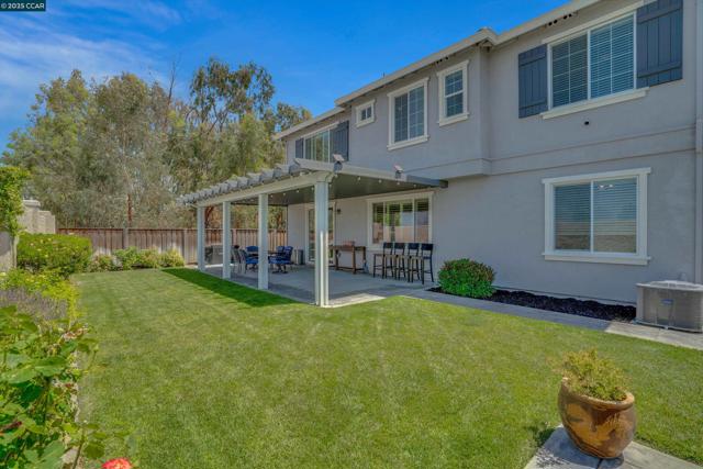 38 Pato Ct, Oakley CA: https://media.crmls.org/mediaz/efc400fa-cd8e-4fdd-a6a4-419b0aadd236.jpg