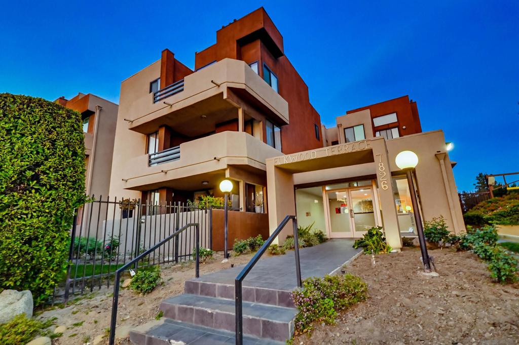 7826 Topanga Canyon Blvd #210