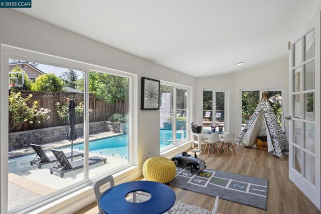 36 Playa Ct, San Ramon CA: https://media.crmls.org/mediaz/efc42422-20d5-487a-8d78-aa3c8353b33e.jpg