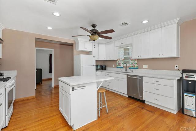 1429 N Campus Ave, Ontario CA: https://media.crmls.org/mediaz/efc4d9b8-1277-4966-8751-3fe54cd79e82.jpg