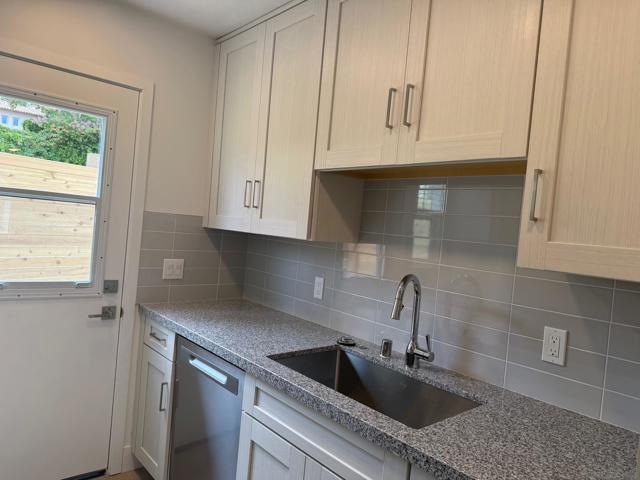 6051 La Jolla Hermosa Ave, La Jolla CA: https://media.crmls.org/mediaz/efc4dcc6-19bf-4713-9569-fa07b24db363.jpg