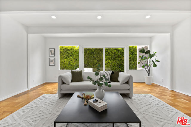 5432 Fulton Avenue, Sherman Oaks CA: https://media.crmls.org/mediaz/efc50d5f-674f-4488-ab06-e01f11a7fb52.jpg
