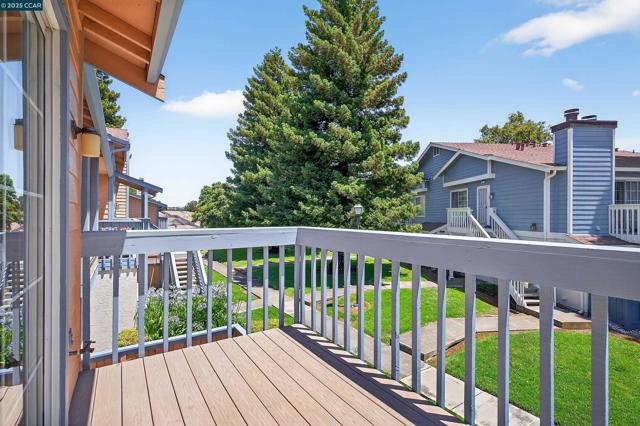 15 Glenwood, Hercules CA: https://media.crmls.org/mediaz/efc510fa-1f3d-4183-8910-9376b1bf6b69.jpg