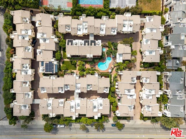 5245 Coldwater Canyon Avenue, Sherman Oaks CA: https://media.crmls.org/mediaz/efc597a0-c421-4a39-9218-160451027fe0.jpg