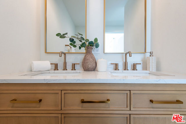 13234 Fiji Way, Marina del Rey CA: https://media.crmls.org/mediaz/efc611a5-63bd-448a-93d4-a9148bb1296e.jpg