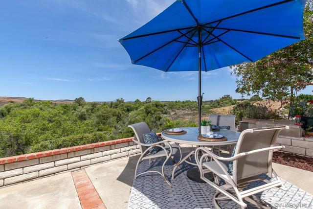 5188 Weymouth Way, Oceanside CA: https://media.crmls.org/mediaz/efc9d89e-3483-46a1-b44a-33ada204ea8a.jpg