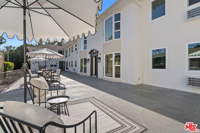 1250 N Crescent Heights Boulevard, West Hollywood CA: https://media.crmls.org/mediaz/efc9ddbf-5557-4c65-8c0b-c88d25acaa62.jpg