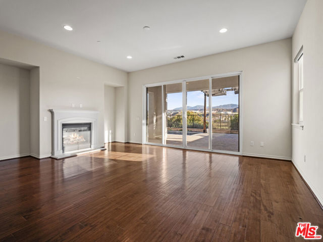 26420 Township Street, Santa Clarita CA: https://media.crmls.org/mediaz/efc9f6b7-6518-4128-8df7-eae80c98821d.jpg