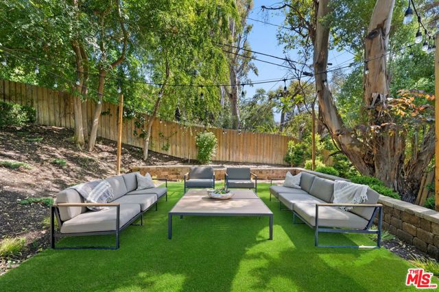 17710 Karen Drive, Encino CA: https://media.crmls.org/mediaz/efca0f98-1154-47e9-b3cf-612c3821848e.jpg